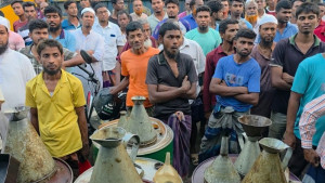 জব্দ করা ডিজেল কৃষকদের মাঝে ন্যায্যমূল্যে বিক্রি