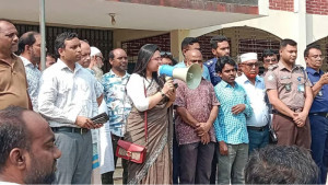 প্রাইভেট পড়াতে রাজি না হওয়ায় শিক্ষককে মারধরের অভিযোগ, দুজন গ্রেপ্তার