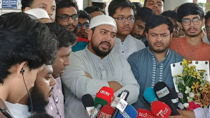 ড. ইউনূসসহ সব উপদেষ্টাকে রাজপথে নামার আহ্বান নাহিদের