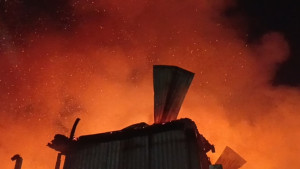 ভয়াবহ আগুনে পুড়ল টঙ্গীর বস্তি