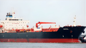 ৫১ হাজার টন জ্বালানি তেল নিয়ে চট্টগ্রাম বন্দরে ২ জাহাজ