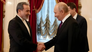 মধ্যপ্রাচ্যে শান্তি আনতে সবকিছু করবে রাশিয়া, আরাগচিকে বলেছেন পুতিন