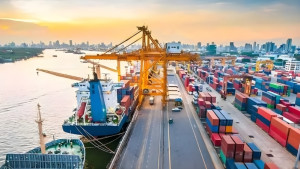 চট্টগ্রাম বন্দরের জলসীমায় পৌঁছেছে জ্বালানি তেলবাহী ২ জাহাজ