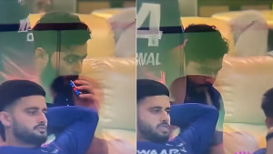 ড্রেসিংরুমে ভেপ হাতে রিয়ান, আইপিএলে নতুন বিতর্ক