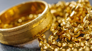 চার দফা লাফের পর সোনার দামে পতন