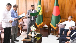 প্রধানমন্ত্রীর উপস্থিতিতে নবনির্বাচিত ২ এমপির শপথ