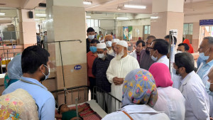হাম আক্রান্তদের দেখতে শিশু হাসপাতালে বিরোধীদলীয় নেতা