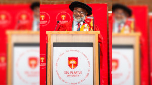 দক্ষিণ আফ্রিকার সমাবর্তনে বক্তা ইস্টার্ন ইউনিভার্সিটির উপাচার্য