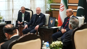 ইসলামাবাদে কি শিগগিরই বসছে যুক্তরাষ্ট্র-ইরান বৈঠক, কী বলছেন বিশ্লেষকেরা