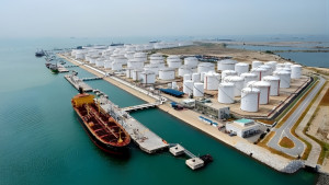 মার্কিন অবরোধে ইরানের তেল সরবরাহ ব্যাহত, তবে ‘ভেঙে পড়েনি’