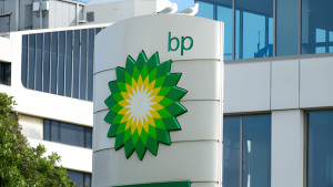 ইরান যুদ্ধে সাধারণ মানুষের নাভিশ্বাস, ব্রিটিশ তেল কোম্পানির মুনাফা বেড়ে দ্বিগুণ