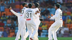 অস্ট্রেলিয়ার মাটিতে হেসেখেলে জিতল টাইগাররা