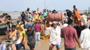 নেপালে বন্যা: সীমান্ত এলাকা থেকে বাসিন্দাদের সরাচ্ছে ভারত