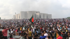 শেখ হাসিনার পতনের আগের ৭২ ঘণ্টার পরিস্থিতি যেমন ছিল