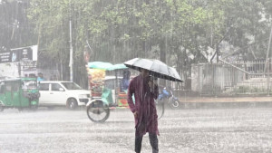 সমুদ্রবন্দরে ৩ নম্বর সতর্ক সংকেত, ভারি বৃষ্টির শঙ্কা