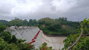 কাপ্তাই বাঁধের জলকপাট দিয়ে পানি ছাড়া হচ্ছে