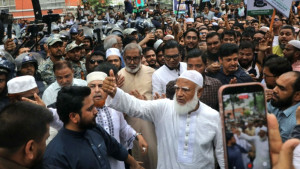 সচিবালয়ের সামনে অবস্থান নিয়েছে ১১ দলীয় ঐক্য