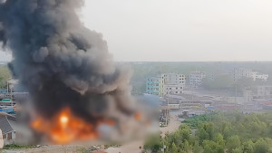 গাজীপুরে ঝুটের গুদামে আগুন