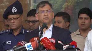 অবৈধ অস্ত্র উদ্ধারে বিশেষ ইউনিট, তথ্য দিলে ২ লাখ টাকা পুরস্কার: স্বরাষ্ট্রমন্ত্রী