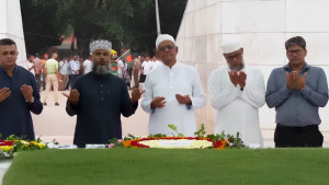 জিয়াউর রহমান ও খালেদা জিয়ার সমাধিতে শ্রদ্ধা জানালেন নতুন রাষ্ট্রপতি