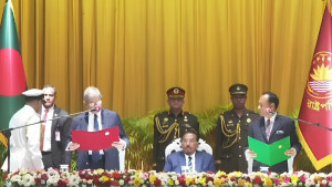 শপথ নিলেন নবনির্বাচিত রাষ্ট্রপতি মির্জা ফখরুল