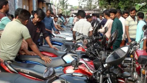 ট্রায়ালের কথা বলে বাইক নিয়ে চম্পট দিলেন পুলিশ সদস্য