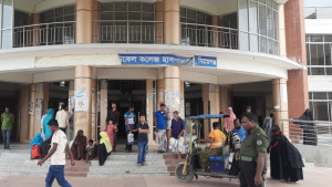 নলকায় ট্রাকের ধাক্কায় বাসচালকসহ নিহত ২, আহত ১০