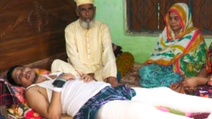 প্রধান শিক্ষকের ভাইয়ের হামলায় দুই পা হারাতে বসেছেন সহকারী শিক্ষক