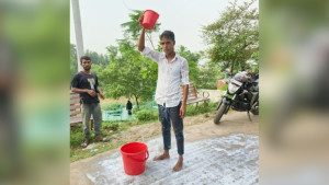 দুধ দিয়ে গোসল করে যুবক বললেন, ‘আমি এক বেঈমানকে ভালোবেসেছিলাম’