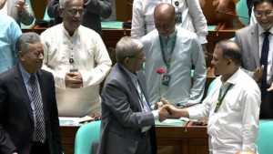লাল গোলাপে নবনির্বাচিত রাষ্ট্রপতিকে শুভেচ্ছা জানালেন প্রধানমন্ত্রী