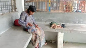 যাত্রী ছাউনিতে মানসিক ভারসাম্যহীন নারীর সন্তান প্রসব