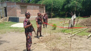১০টি মাইন সদৃশ বস্তু উদ্ধারের ৩৬ ঘণ্টায়ও পৌঁছায়নি বোম্ব ডিসপোজাল ইউনিট