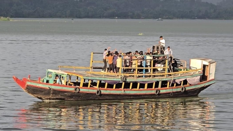 কাপ্তাই হ্রদে উচ্চ শব্দে গান-বাজনায় বিপাকে স্থানীয়রা
