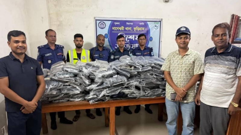 কুড়িগ্রামে বিপুল পরিমাণ ভারতীয় চোরাই কাপড় জব্দ