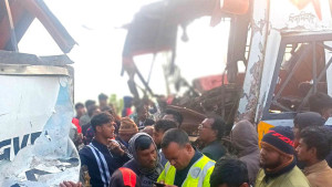 পাবনায় দুই বাসের সংঘর্ষে প্রাণ গেল ২ জনের