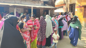 নোয়াখালীতে নারী ভোটারদের উপচেপড়া ভিড়