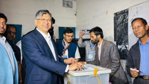 পেকুয়ায় ভোট দিলেন সালাউদ্দিন আহমদ