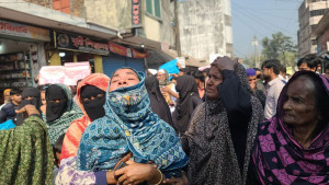 ‘আমারে একটু মা কইয়া ডাইকলেই অইবো রে’