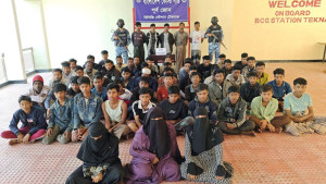 টেকনাফে ৫ মানবপাচারকারী আটক, নারী-শিশুসহ উদ্ধার ৫৫