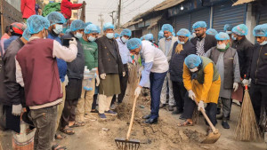 ঝাড়ু হাতে পরিষ্কার-পরিচ্ছন্নতা কর্মসূচিতে এমপি সালেহী
