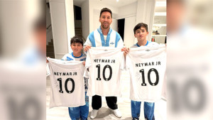 বিশ্বকাপের আগে বন্ধুত্বের উপহার, আবেগঘন বার্তা সান্তোসের