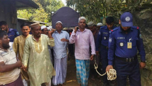 হাতকড়া পরেই মায়ের জানাজায় দুই আওয়ামী লীগ নেতা