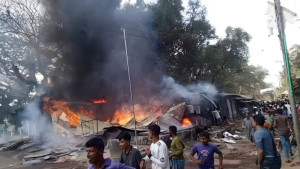 নোয়াখালীতে গ্যাস সিলিন্ডার বিস্ফোরণ, পুড়ে ছাই ৮ দোকান