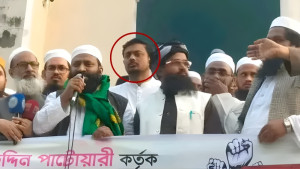 নিজের বিরুদ্ধে ডাকা বিক্ষোভে হাজির নাসীরুদ্দীন পাটওয়ারী