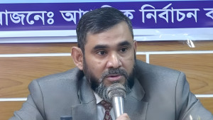 মোবাইল ফোন নিয়ে সিদ্ধান্ত পরিবর্তন ইসির