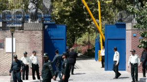 ইরান থেকে দূতাবাস কর্মীদের সরিয়ে নিচ্ছে যুক্তরাজ্য