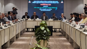 ‘প্রতি ট্রাকে ১০ হাজার টাকা চাঁদা দিতে হয়’