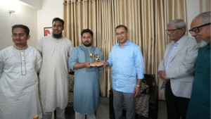 নাহিদ ইসলামের বাসায় তারেক রহমান, হাতে শাপলা কলি