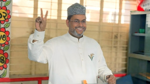 ভোট দিয়ে জয়ের আশাবাদ ব্যক্ত করলেন হামিদুর রহমান
