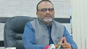 আমি সরে দাঁড়াতে চাই: ঢাবি উপাচার্য